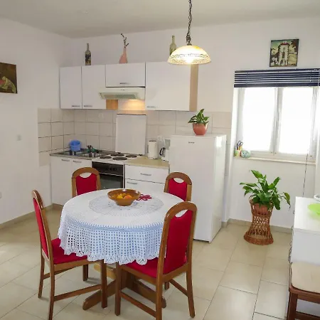 Kapitan By Interhome * Vinjerac